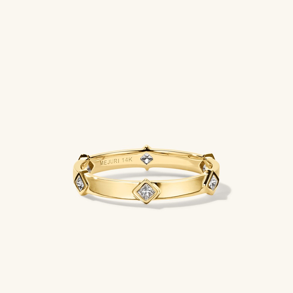 Mejuri Angled Diamond Station Ring - 14k Yellow Gold Canada Store  Mejuri Angled Diamond Station Ring - 14k Yellow Gold Canada Store